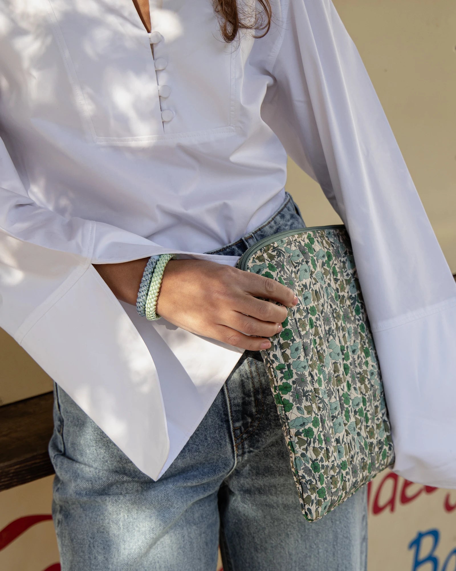 SPARKLING BLUE GLITTER